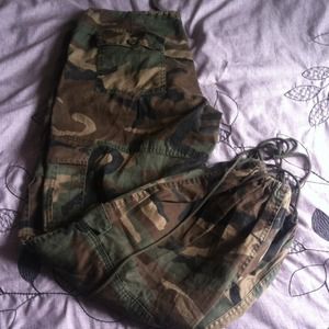Camo pants ⛔️price reduced⛔️