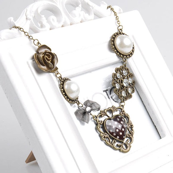 Crystal Pearl Flower Heart statement Necklace - Picture 2 of 2