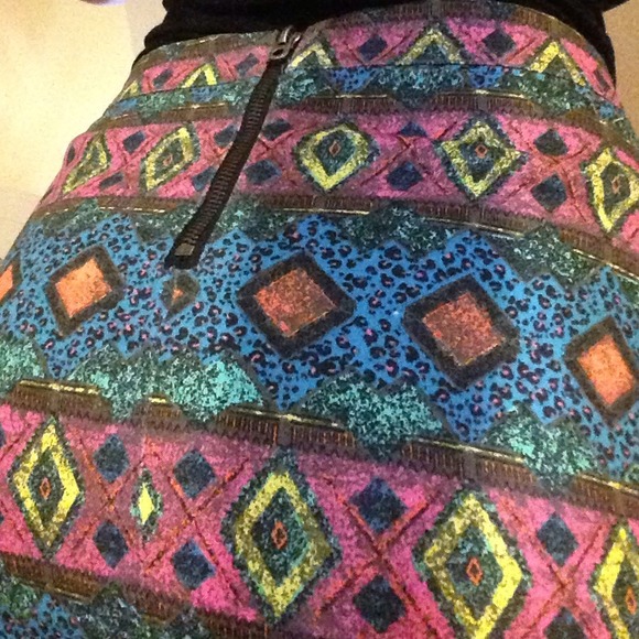 Bright patterned skirt - Picture 2 of 2