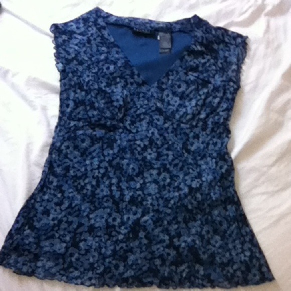 ❌Traded❌ Blue flowered top