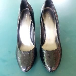 Black Heels👠👠👠New low price!