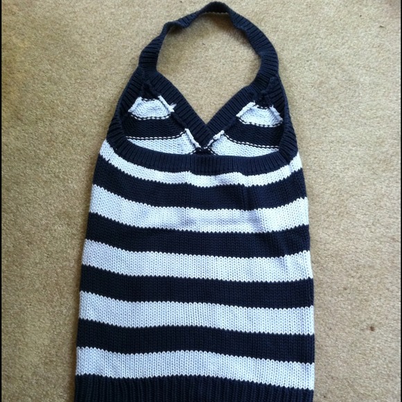 Old navy top - Picture 2 of 3