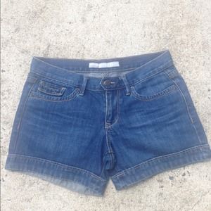 Mid-rise shorts