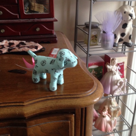 VS pink dog