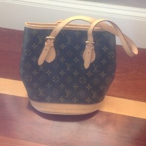 Louis Vuitton handbag (not authentic)