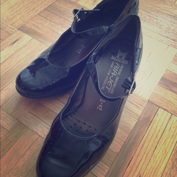 Genuine leather wedge heel shoes from Mephisto!