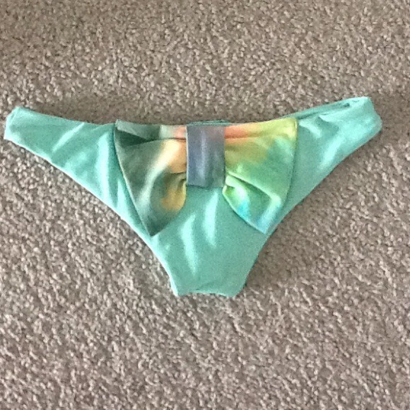 NWOT Lolli swim tie dye bow bottom