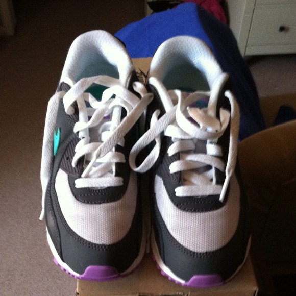 (SOLD). Nike little girl shoes - Picture 2 of 4