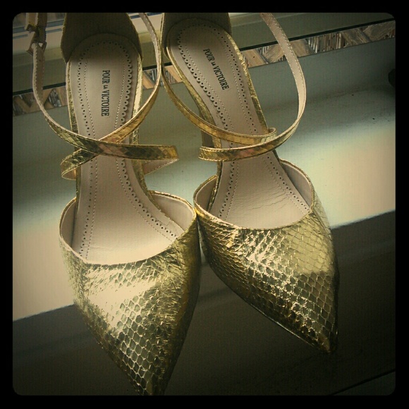 Pour la Victoire Gold Cheyenne Heels
