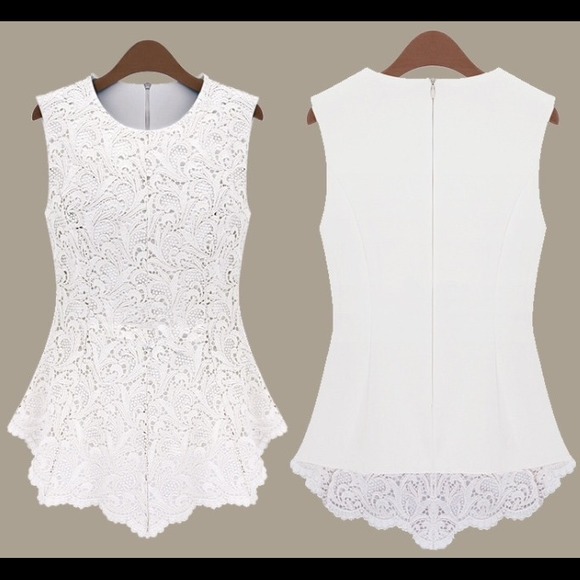 ❌SOLD IN BUNDLE❌🎉HP 6.4🎉 Lace Peplum Top NWT