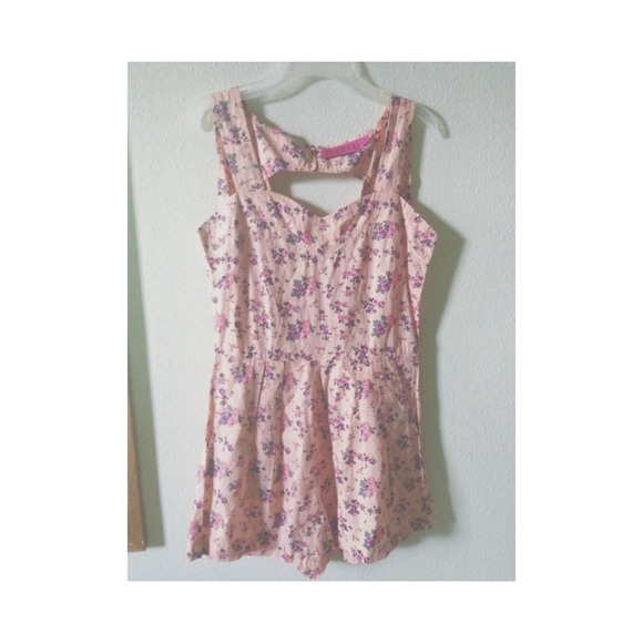 Floral Romper w/ Cutout ll S4