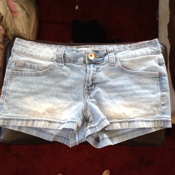 No Boundaries jean shorts.