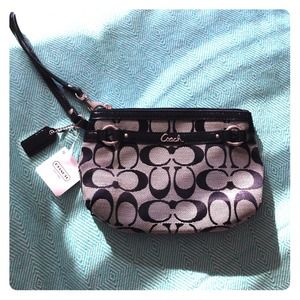 New! Coach Wristlet in black
