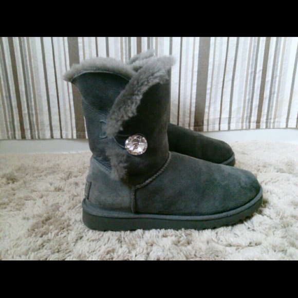 Bailey bling Uggs. - Picture 3 of 4