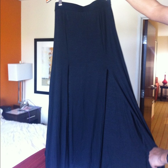 💁This sexy black maxi skirt is on🔥. 😜On HOLD👍