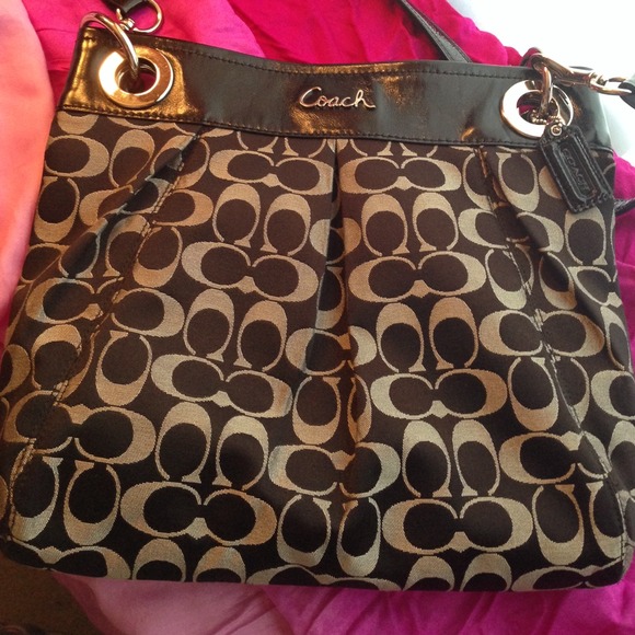 ✨Reduced✨Coach Satchel. Price not negotiable.