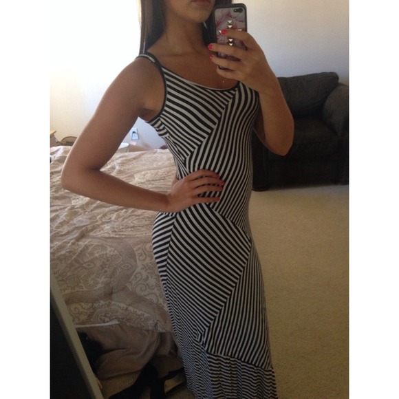 💗TRADED💗 Black and white striped maxi🎀✨