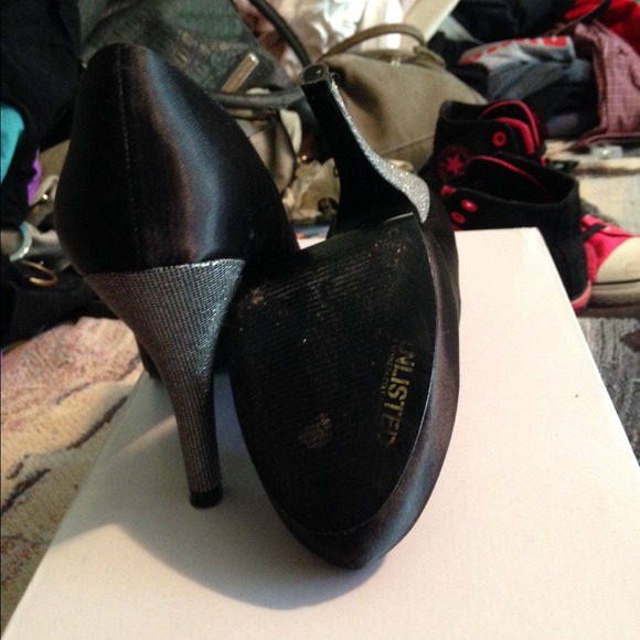Black satin pumps - Picture 2 of 3