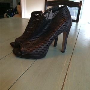 Size 6 Vince Camuto leather mesh peep toe heels