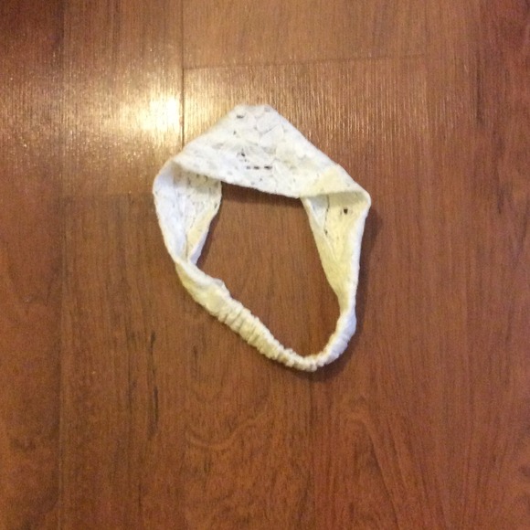 Adorable lace headband!