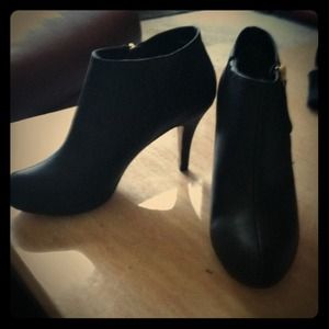 BRAND NEW Madden Girl black booties