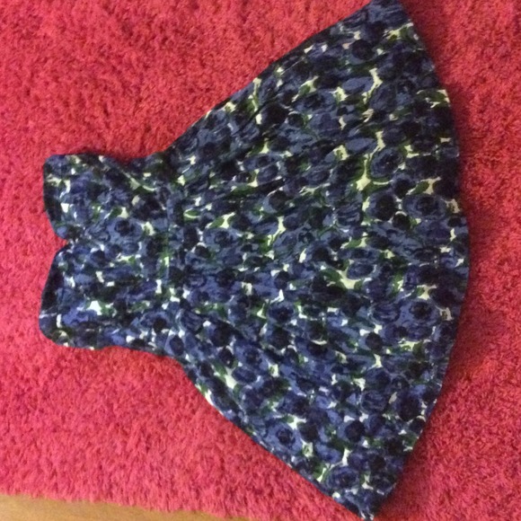 Beautiful dress! IN GREAT SHAPE!