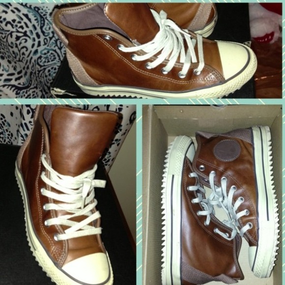 Leather Converse! Size 8 women 6 in men!