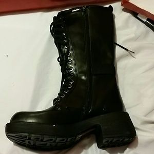 BLACK BOOTS!
