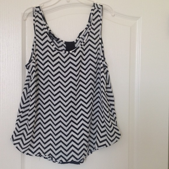 NWOT back bow top -M - Picture 3 of 3