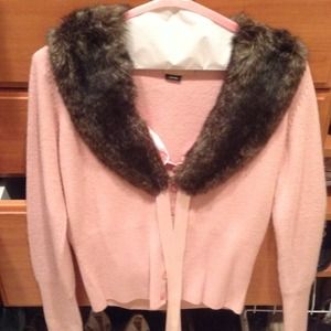 Fur trimmed sweater. Pink with removable collar.