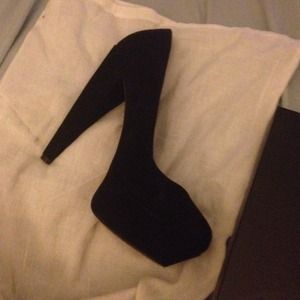 Host pick! Dolce Vita Gretchen platform pumps 👠