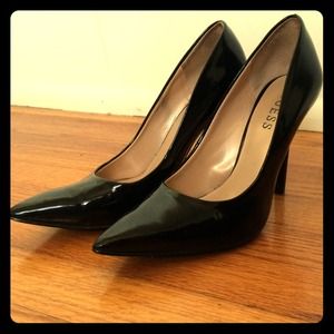 Guess Black Patent Pointy Toe Pumps