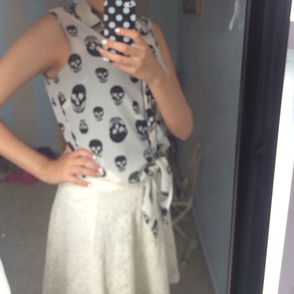 Skull top - Picture 2 of 3