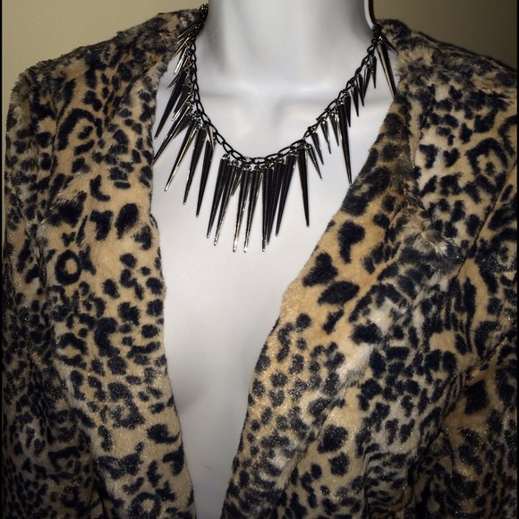 SOLD!! Faux Fur Leopard Blazer Jacket Animal Print - Picture 3 of 4