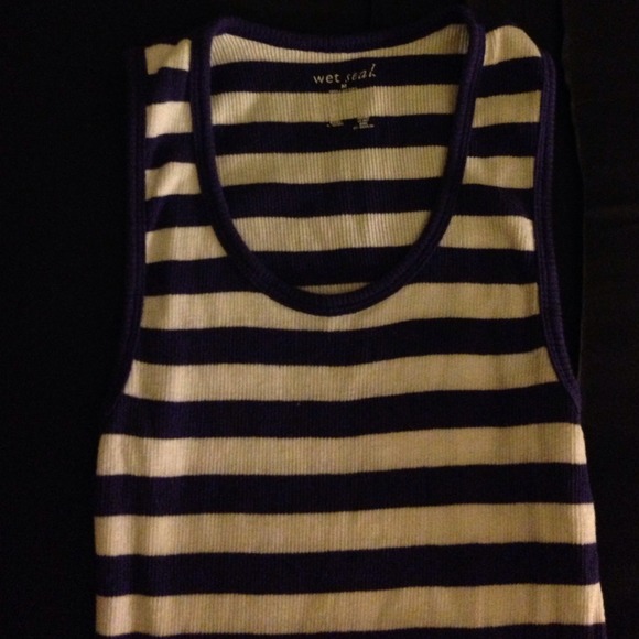 Tank top🌺 - Picture 2 of 2