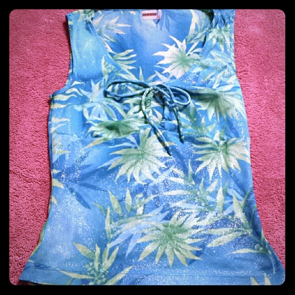 Guess summer top with keyhole neckline