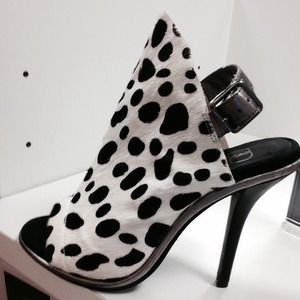 For Graciediv . Kelsie Dagger Blk/White Pony Hair.