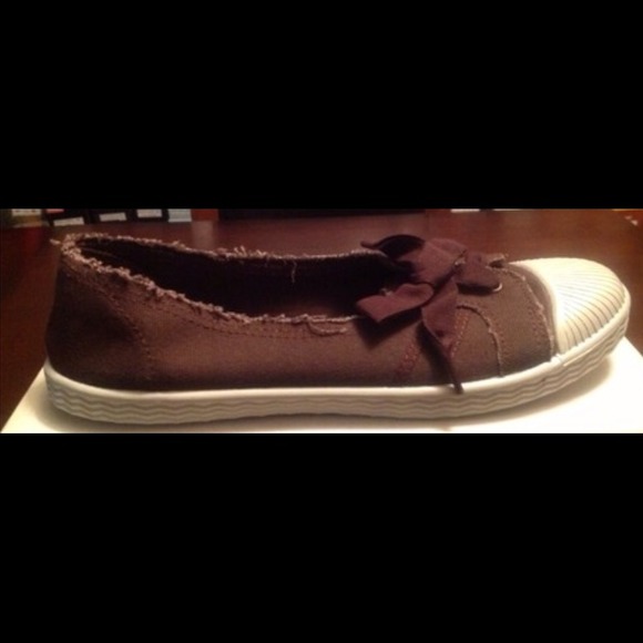 Super cute brown flats size 9