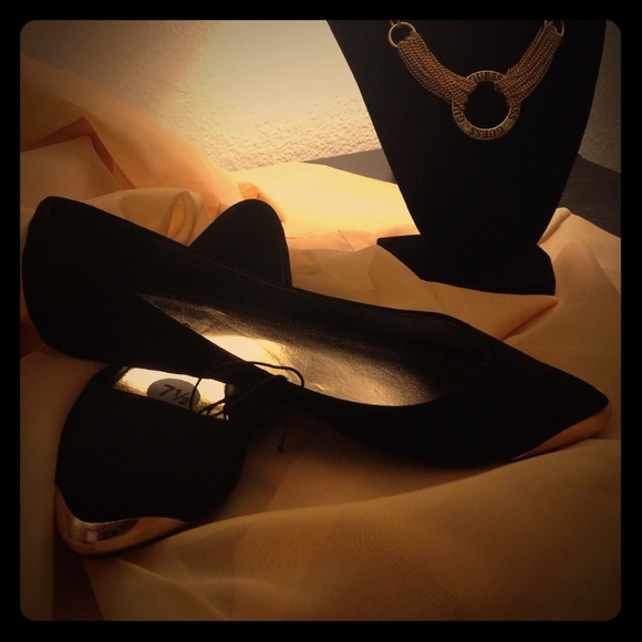 Black with gold tip flats