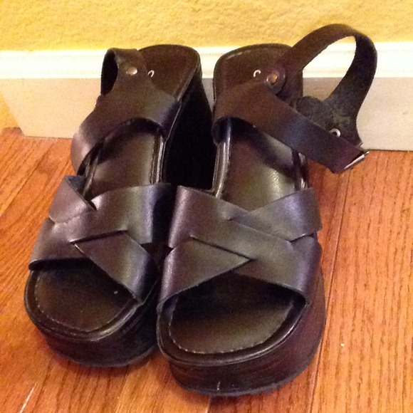 Candie's high wedge sandals black