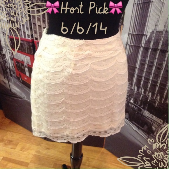 Bellezza Boutique Dresses & Skirts - Creme Lace Mini Skirt-On Sale!