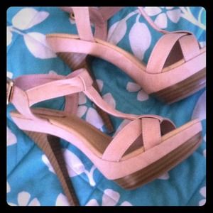 NWOT Pink summer heels