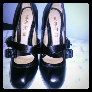Black Lamb pumps