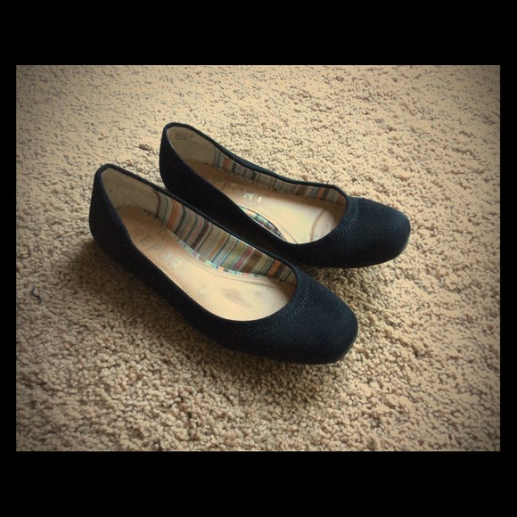 Back size 7.5 Report flats