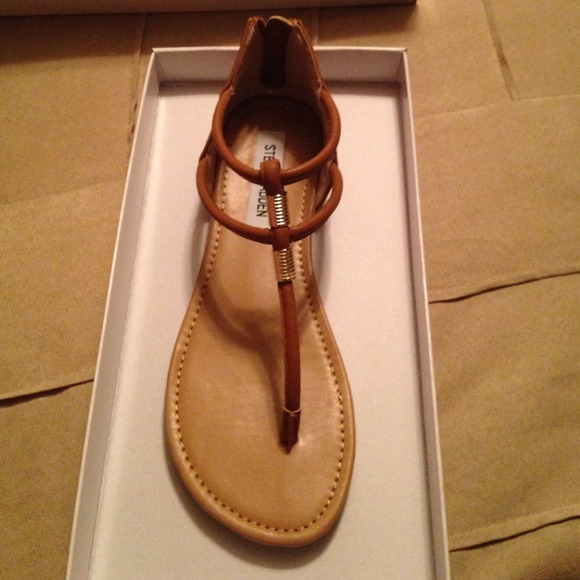 Steve Madden Boho tan flats - Picture 3 of 4