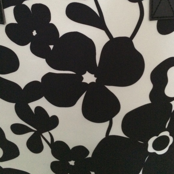 BEAUTIFUL BAG ... Not heavy - Picture 3 of 3