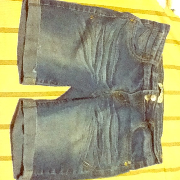 Lei Ashley low rise jean shorts