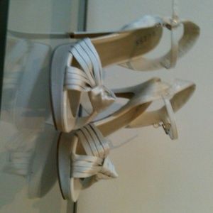 Sexy Platform Heels Perfect for a Wedding