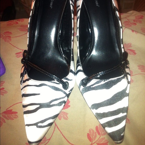 💢REDUCED💢 Zebra striped pumps👠super comfy!