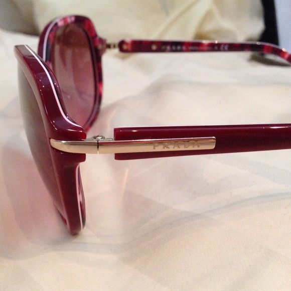 Authentic Prada Brand New Red sunglasses - Picture 4 of 4